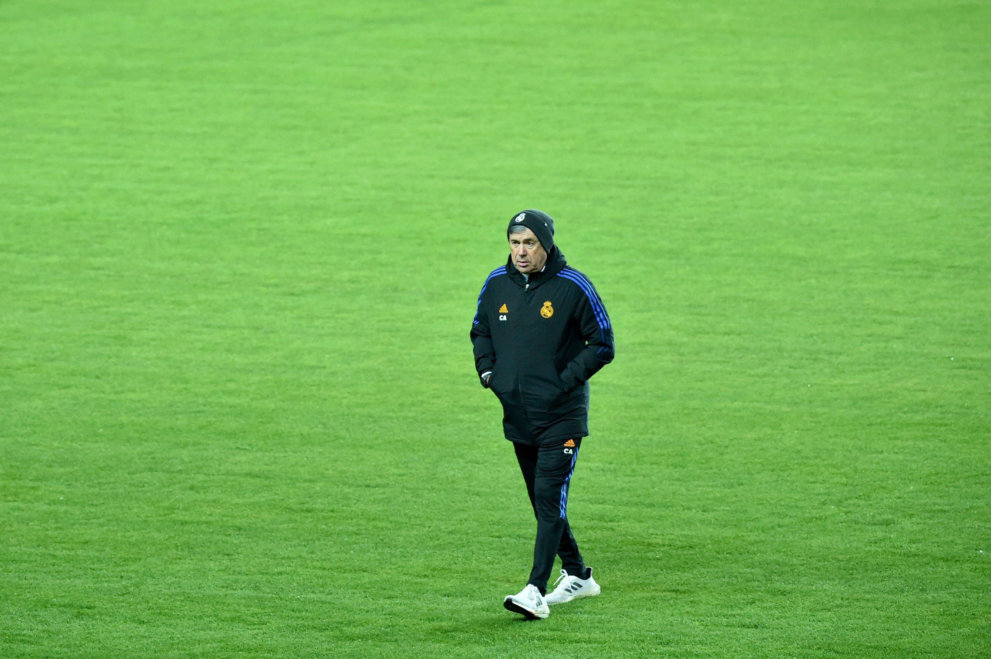 包含冲刺阶段体能课后，法兰克福队长鼓劲备战欧冠，话题不断，临场指挥获称赞的词条