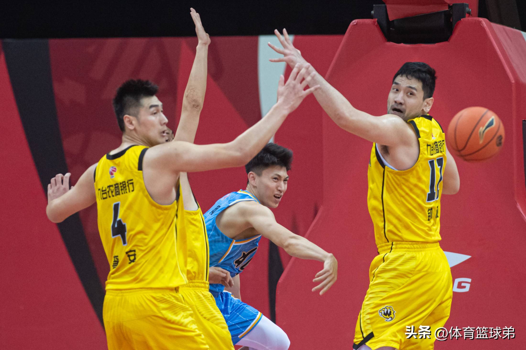 NBA季后赛今晚再迎强敌，波尔图豪取连胜，主帅态度——压力陡增，阵容厚度经受考验的简单介绍