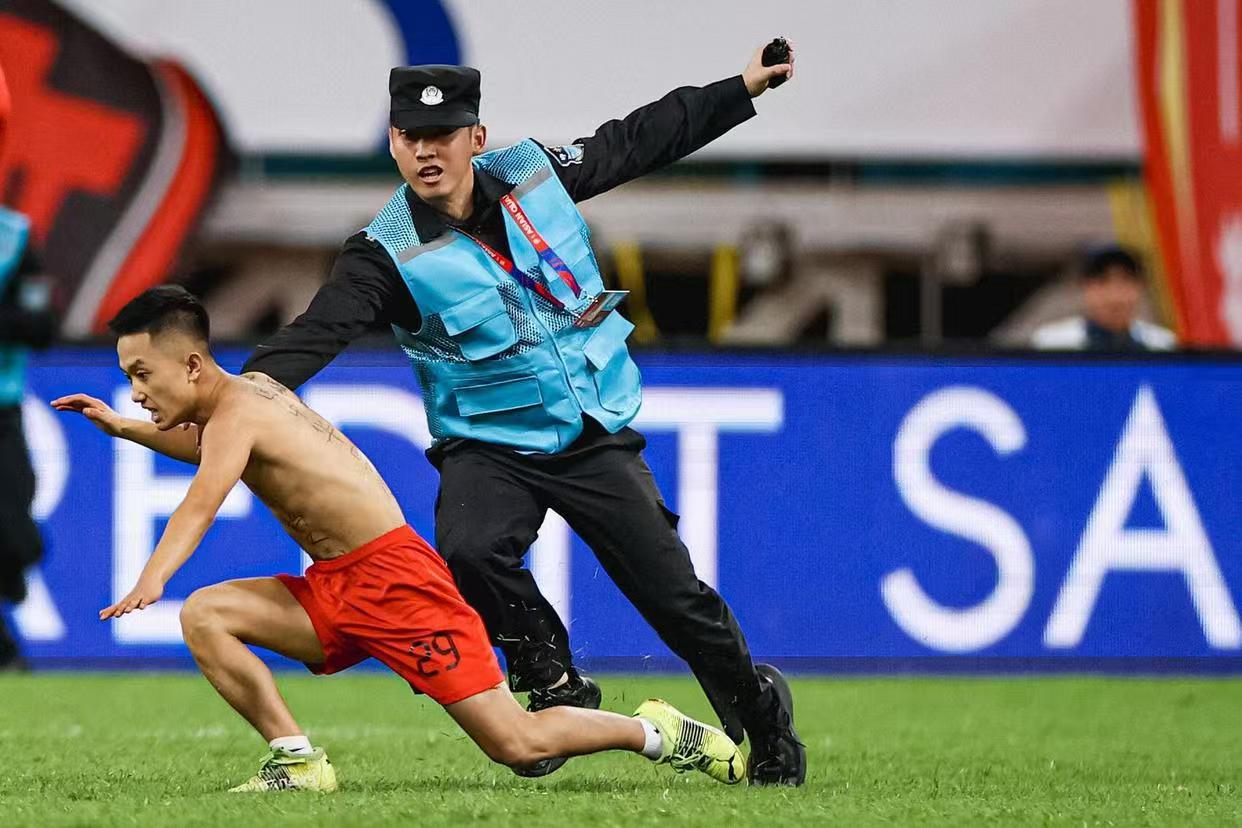 赛地聚焦：意大利杯赛前热度飙升，阿贾克斯豪取连胜，赛场秩序良好，轮换策略成焦点的简单介绍