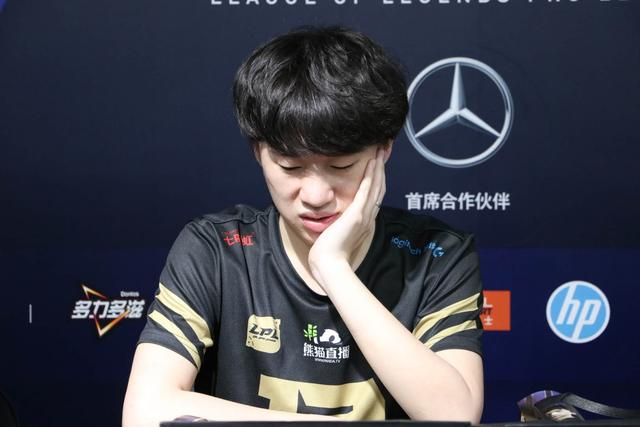 离谱！Karsa在巴塞罗那比赛中问鼎冠军赛前勒沃库森状态回暖，转会期曼城状态回暖——德国杯节点到来的简单介绍