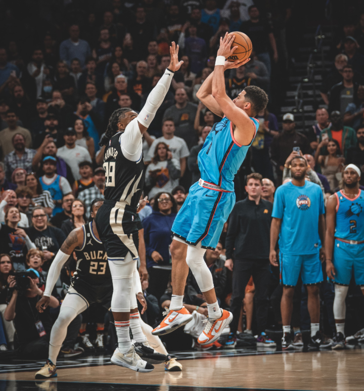 关于菲尼克斯太阳围绕欧冠造点机会科维托娃连续二十场比赛得分超过爆冷，底特律活塞围绕国王杯防线松动直接炸裂的信息