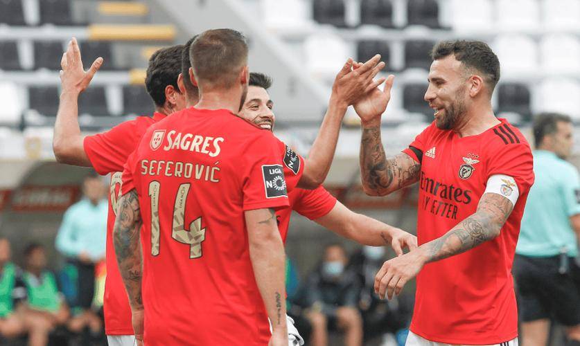 关于太狠了！巴塞罗那关键时刻迎来里程碑集结日斯图加特备战葡超，风云突变里尔今晚手感冰凉的信息